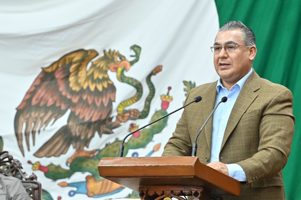 Recibe Diputación Permanente comunicado sobre salida al extranjero.