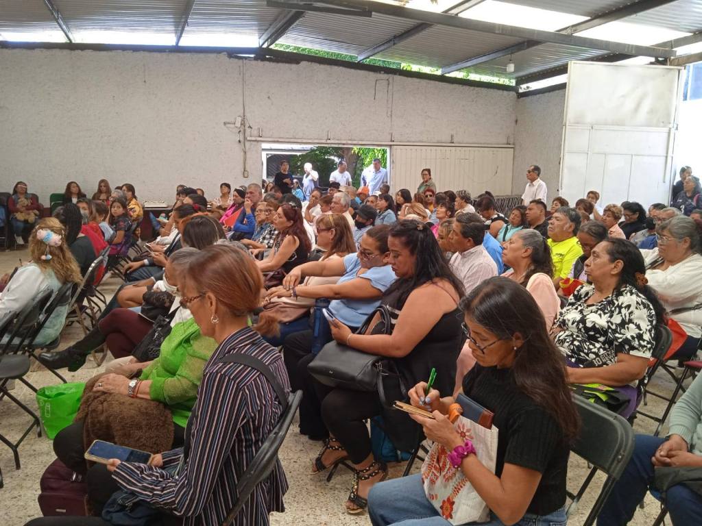 ¡¡Todos los viernes y los días que sean necesarios, nos reunimos para atender y resolver demandas sociales e informar del trabajo social y público!!.