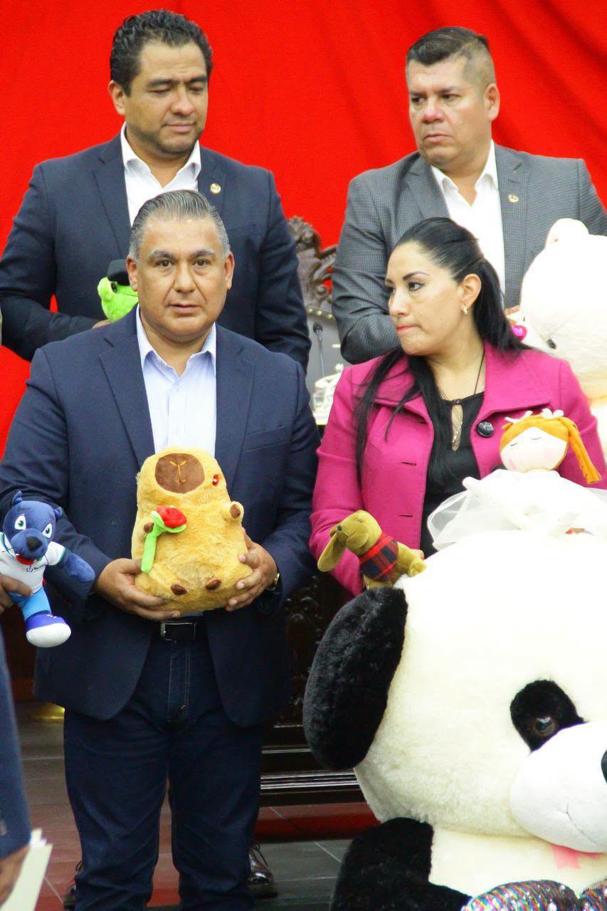 Nuestra presidenta del Congreso del Estado de México Martha Azucena Camacho Reynoso, promueve el reconocimiento y apoyos a las y los artesanos del Estado de&nbsp;México.
