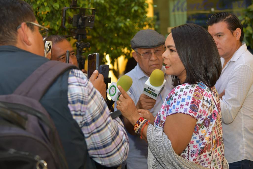 Senadora de Morena Beatriz Mojica Morga, asegura que habra Piso Parejo para todos Loa Aspirantes de Morena en Guerrero.