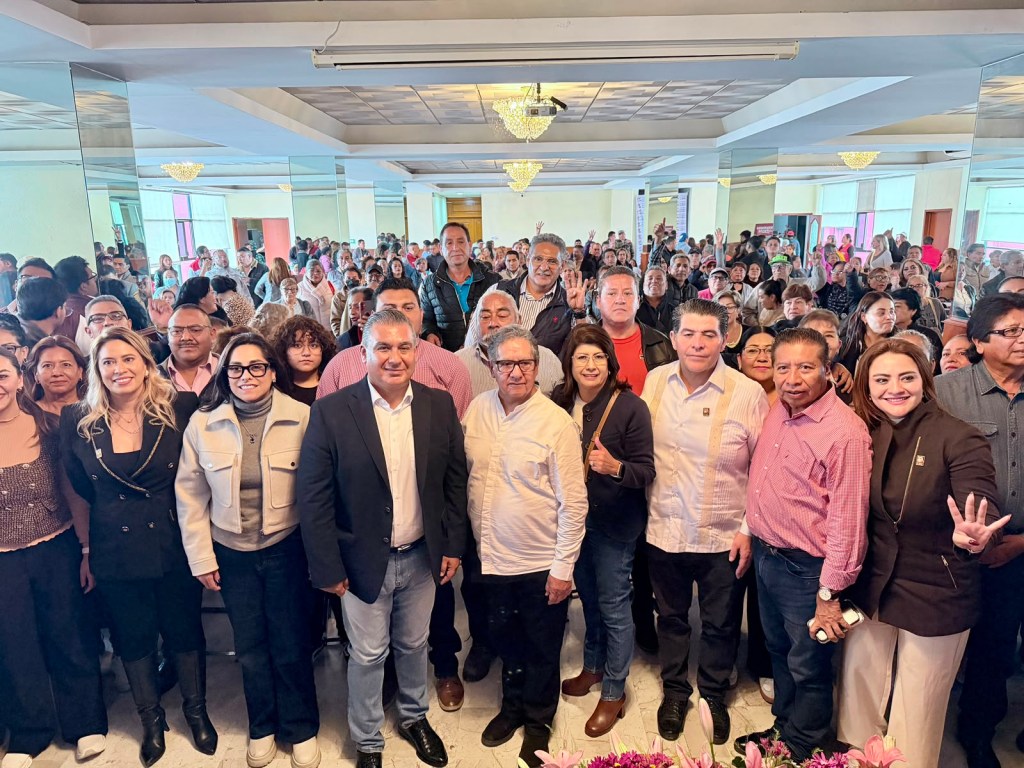 El Senador Higinio Martínez se reúne con un gran número de dirigentes, comerciantes y empresarios en la Central de Abasto de&nbsp;Ecatepec.