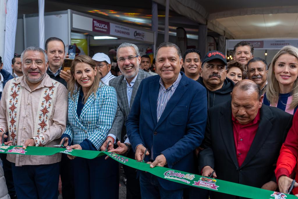 Entre el aroma de guisos, sabor de la cerveza y la pasión por el futbol, Ricardo Moreno inaugura “Chorizo Fest Futbolero 2026”.