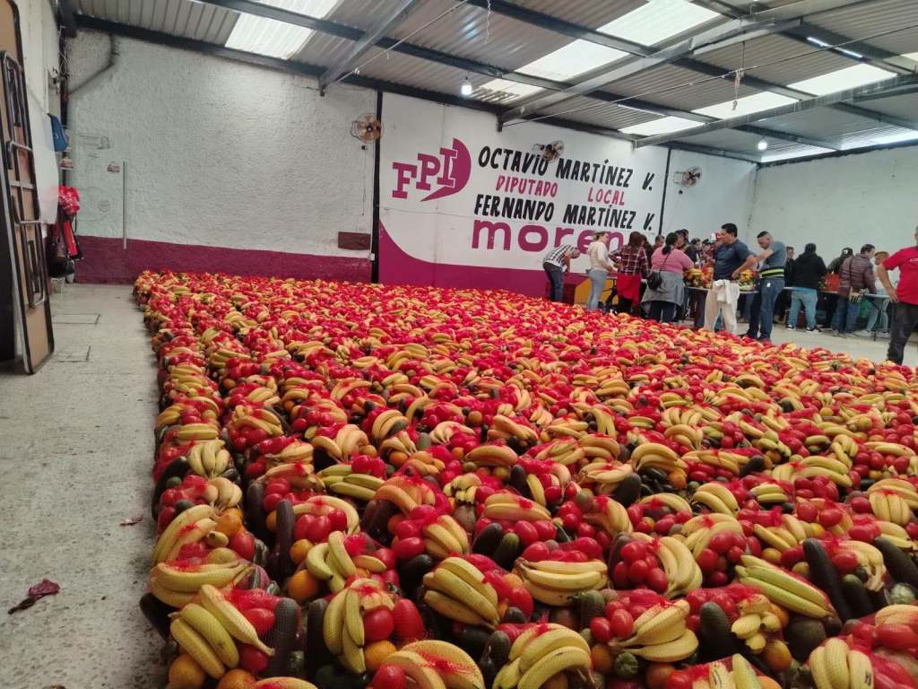 Reúne mínimo a 15 personas interesadas y las llevamos a tu colonia en Ecatepec, 10 productos de frutas y legumbres por $90.00.