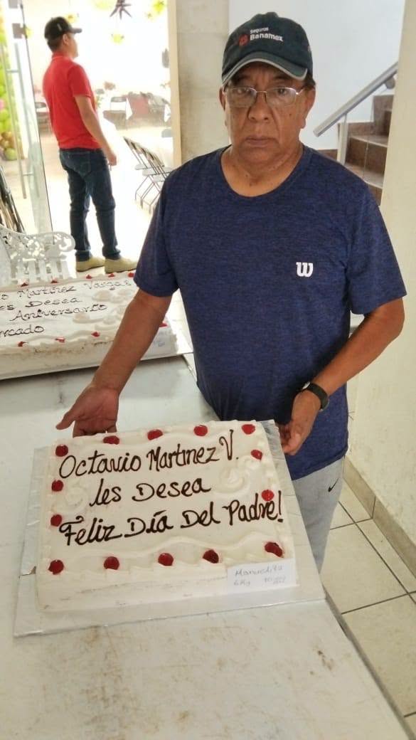 Claro que consentimos modestamente a Papás de Ecatepec. Gracias Azucena Cisneros Coss y Fernando Martínez Vargas. ¡¡¡Felicidades Papás!!!: Octavio Martínez Vargas.