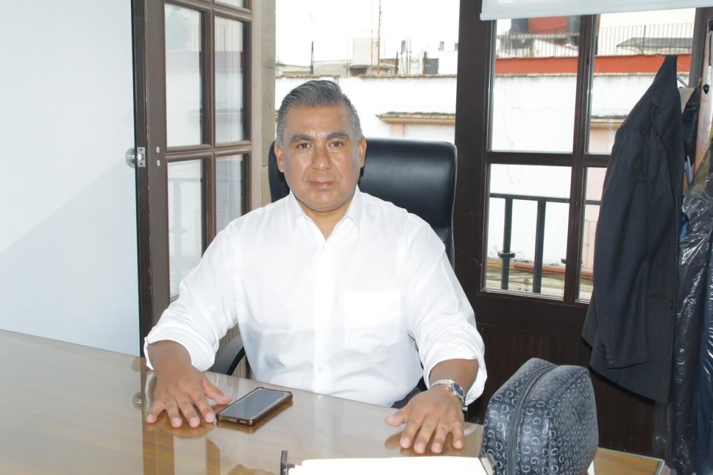 Trabajamos en la elaboración de una nueva Ley de Régimen Condominal para el Estado de México. Ecatepec tiene 140 Unidades Habitacionales bajo este régimen y crecen los abusos de condominos y vecinos: por la utilización y ocupación de áreas comunes indebidamente, abandono de vehículos, lucrar con la vigilancia, uso de espacios y supuesta seguridad, cobro a proveedores que ingresan a las unidades, etc, etc.