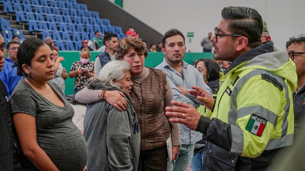 Gobernadora Delfina Gómez acompaña a familias evacuadas y supervisa atención por fuga de gas en&nbsp;Nezahualcóyotl.