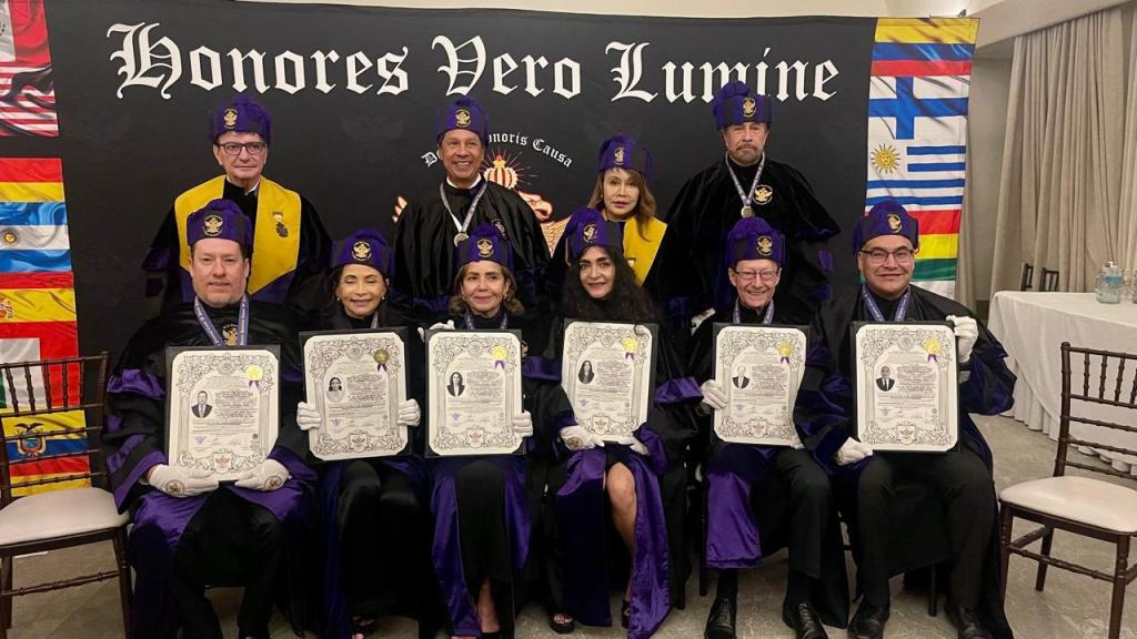 Seis Agentes Aduanales reciben Doctorado Honoris Causa; Claustro Doctoral Honores Vero Lumine Internacional y AAADAM firman&nbsp;alianza.