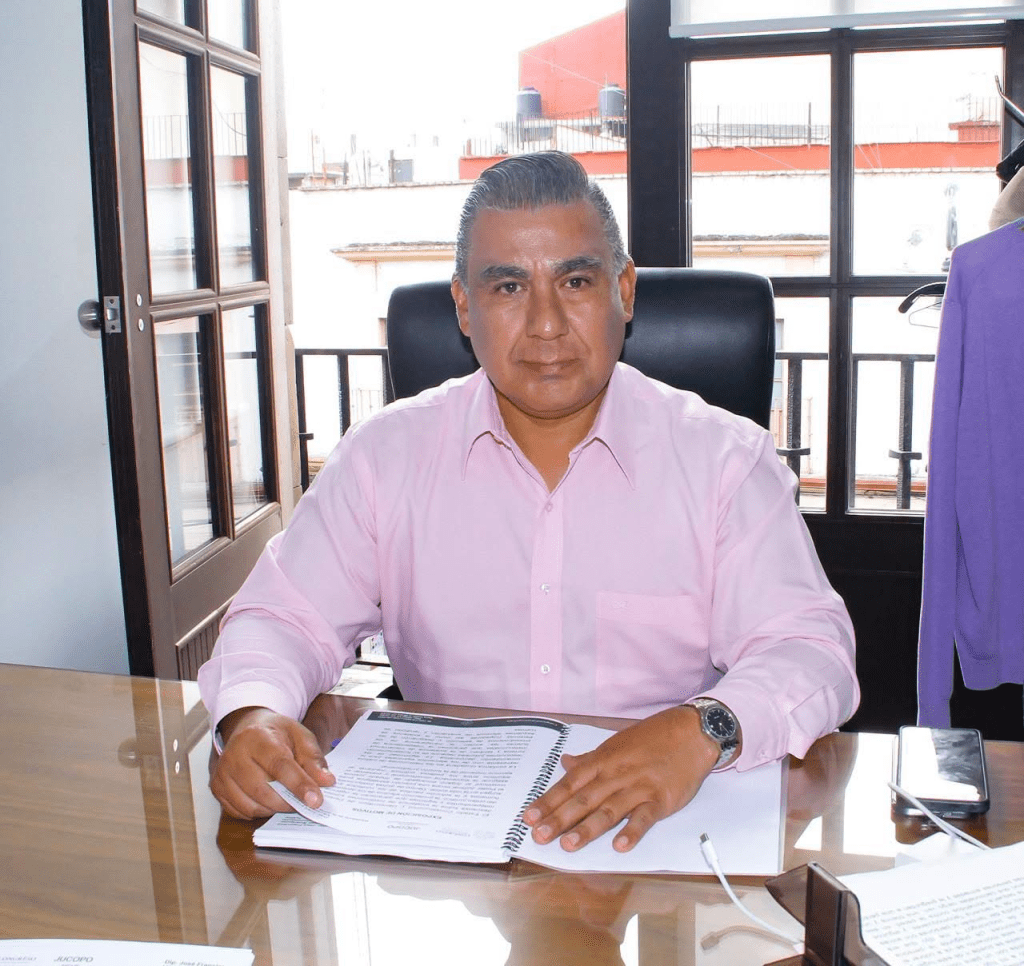 Defendiendo con Alto Compromiso a la Sociedad: Octavio Martínez&nbsp;Vargas.
