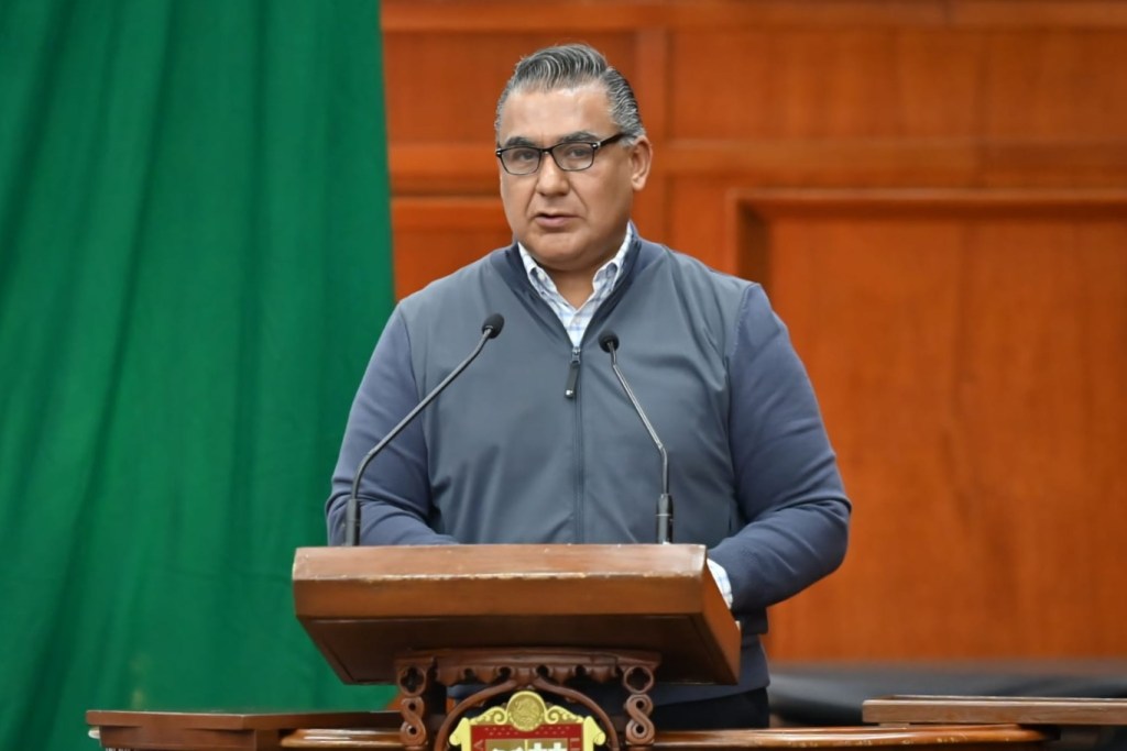 Octavio Martínez Vargas presenta reformas para certeza jurídica en trámites urbanos.