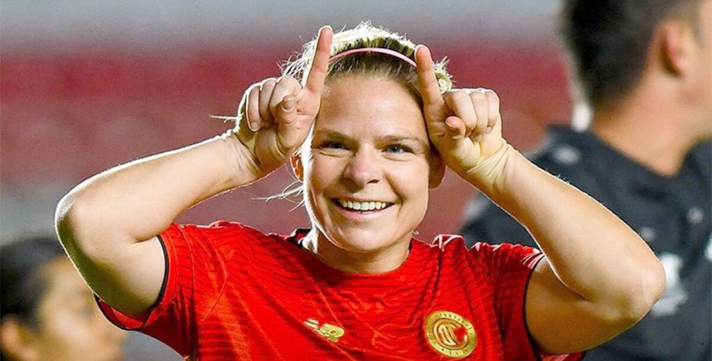 Eugenie Le Sommer firma la noche perfecta