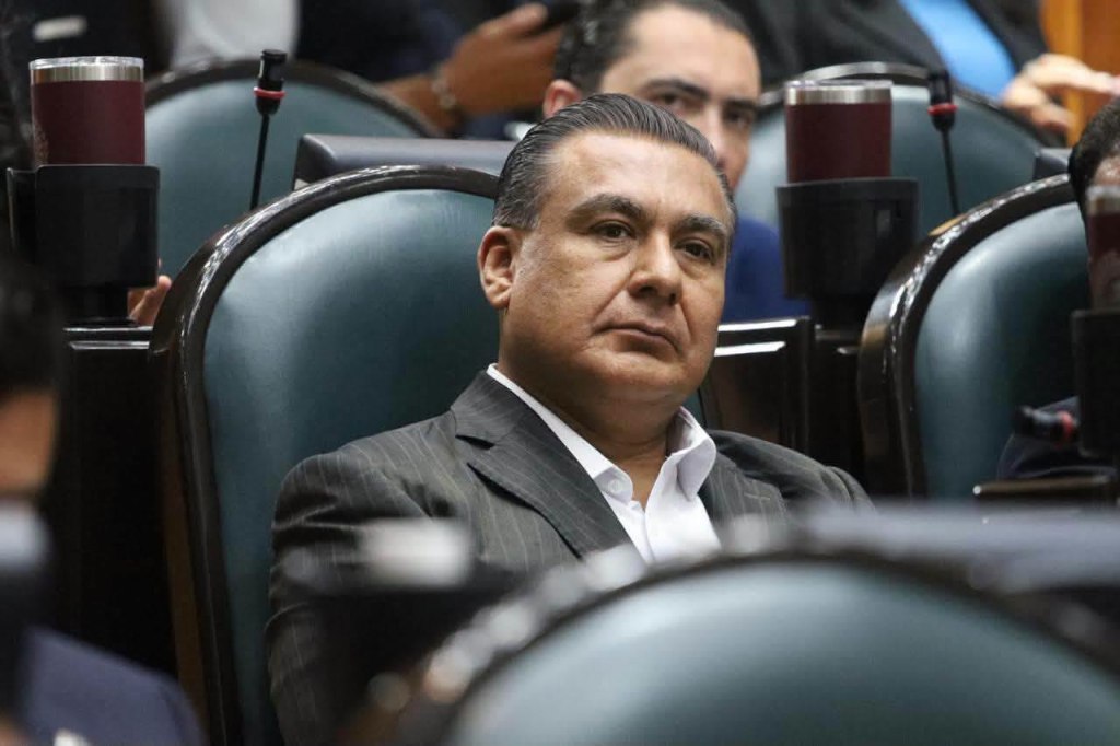 Octavio Martínez Vargas anuncia defensa jurídica de la Central de Abasto.