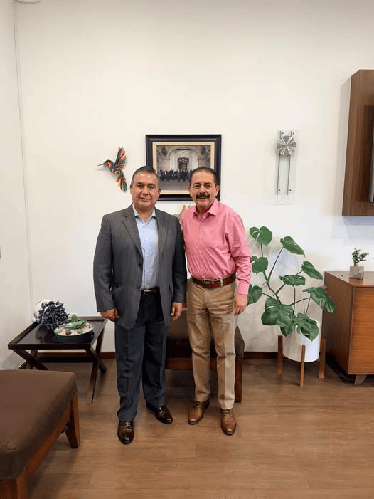 Un Gusto Saludar al Secretario de Educación del Estado de México, Miguel Ángel Hernández Espejel.