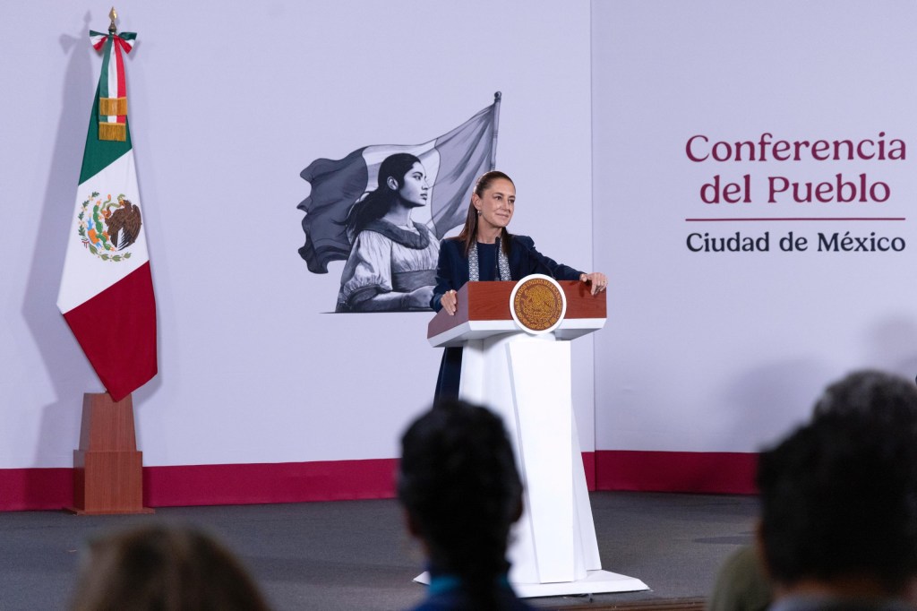 Claudia Sheinbaum Regula Celulares en Escuelas.
