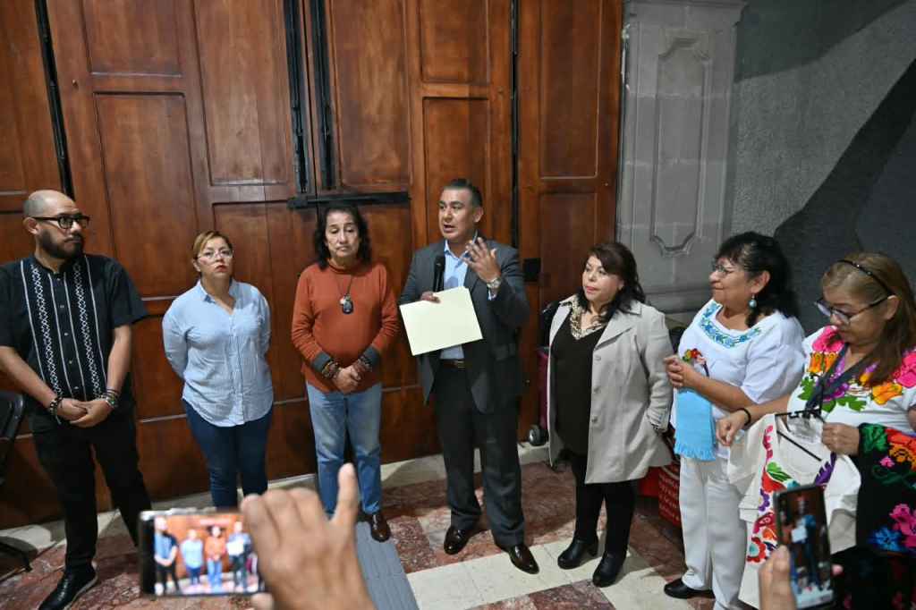 Octavio Martínez Vargas impulsa exposición artesanal de Ecatepec en el Congreso mexiquense