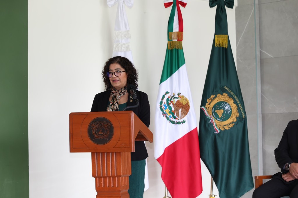 La Rectora Martha Patricia Zarza Delgado destaca el Compromiso Social de la UAEMéx con la entrega de&nbsp;Becas.
