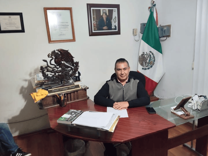 Hoy Viernes 30 de Octubre, Ya me Encuentro desde Muy Temprano Atendiendo, Escuchando, Orientando y Resolviendo Problemáticas de Mis Vecinas y Vecinos de Ecatepec: Diputado Local Octavio Martínez Vargas.
