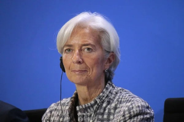 Entre la neutralidad y la política: la salida anticipada de Christine Lagarde.
