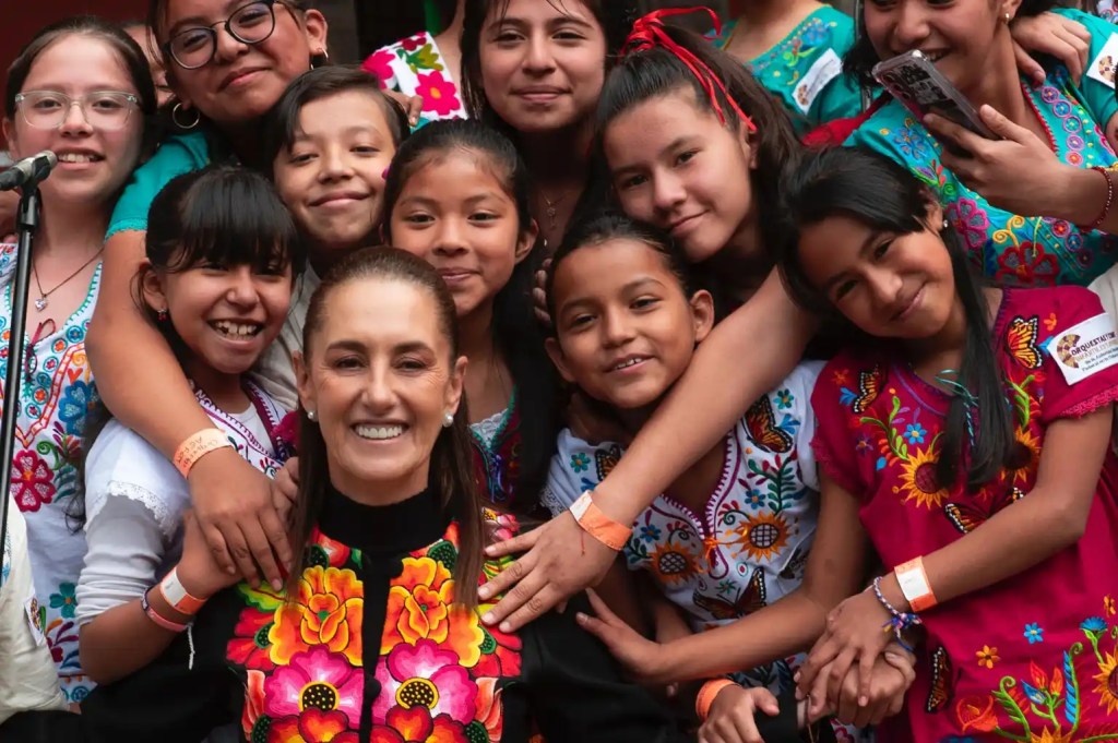 Claudia Sheinbaum Pardo busca que todas las escuelas públicas de México tengan un coro.