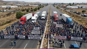 Paro nacional de transportistas moviliza al Estado de México por inseguridad en&nbsp;carreteras.